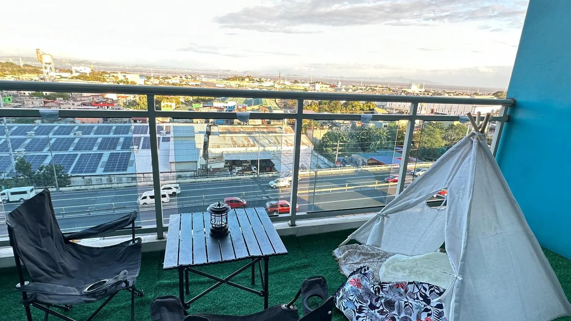 Apartment C&J Staycation By Azure Manila